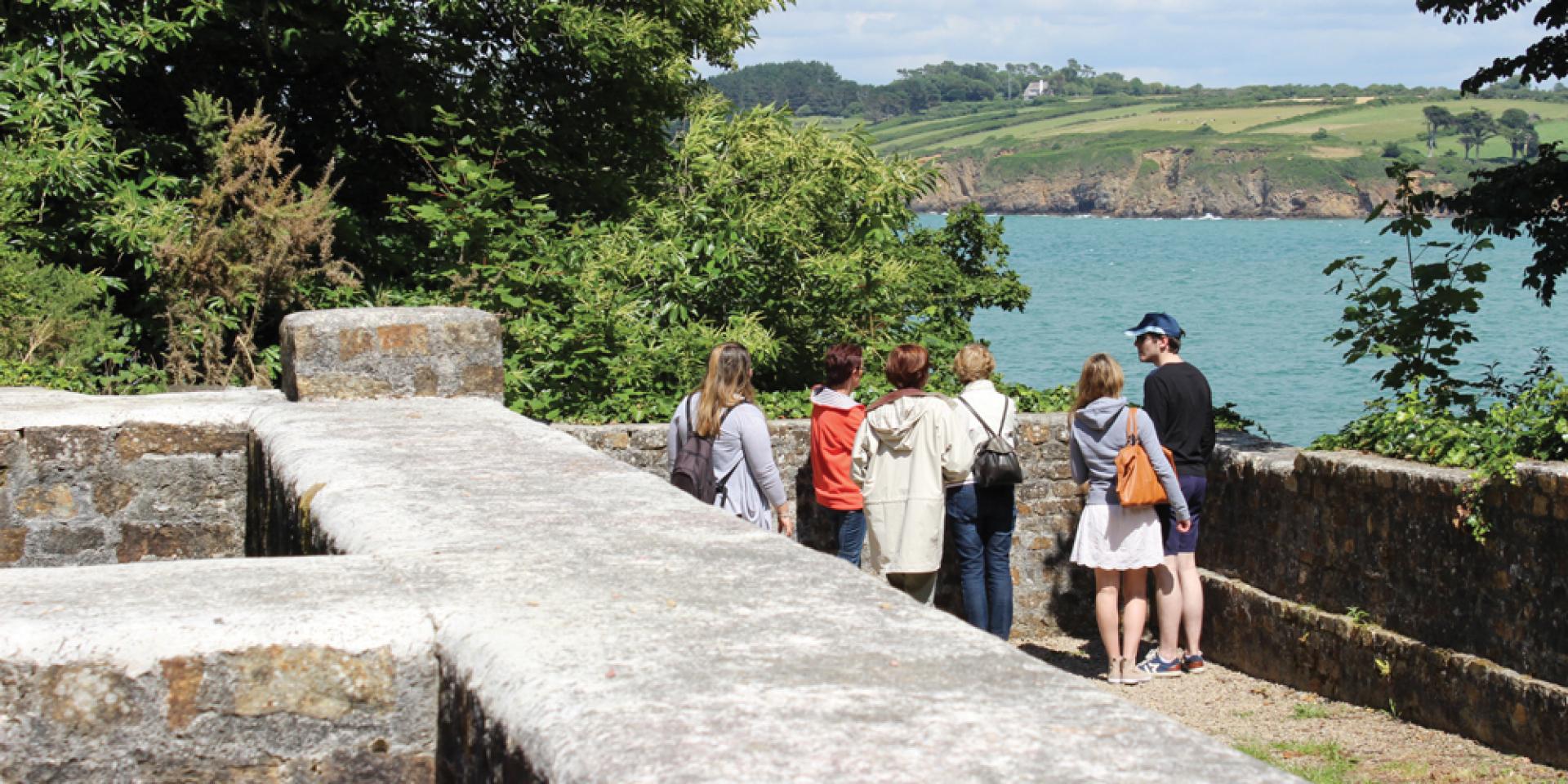 Le Site Archéologique Des Plomarc'h Sur Le Site Naturel En Visite Guidée