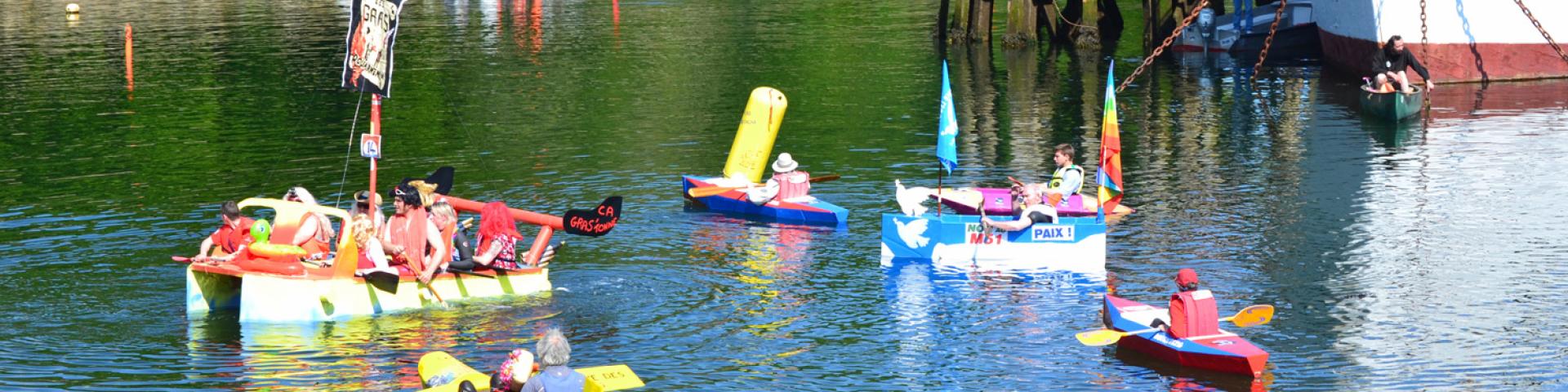 Ca Cartonne Régate de bateaux en cartons
