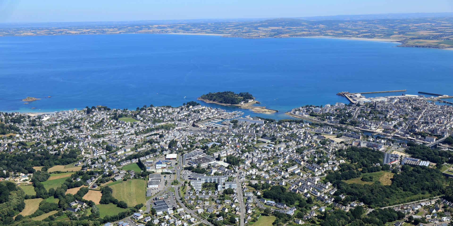 Vue Aérienne Sur Douarnenez L'île Tristan La Baie Et La Presqu'île De Crozon