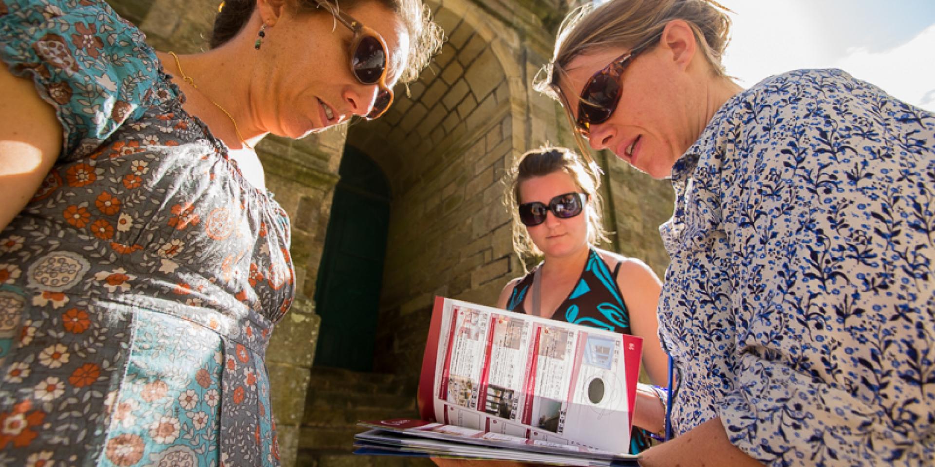 Dans les vieux quartiers de Douarnenez - entres copines