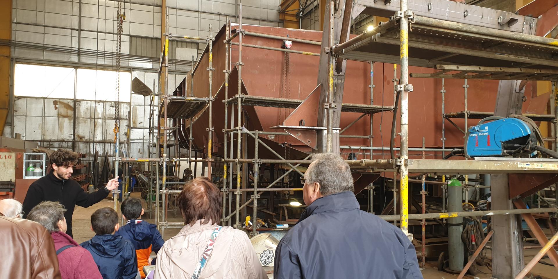 Visite desChantiers naval Gléhen à Douarnenez avec un bateau en construction