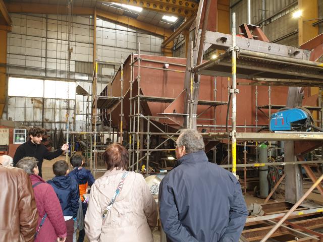 Visite desChantiers naval Gléhen à Douarnenez avec un bateau en construction