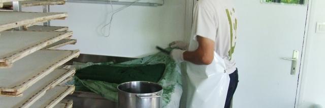 Préparation d'une Galette de Spiruline - Ferme de Keratry