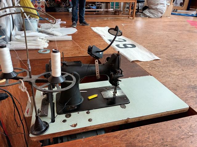 Vieille Machine à coudre pour la confection de voiles