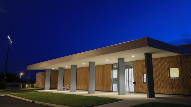 Stade Quatique De Douarnenez Facade Nuit 1
