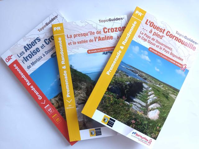 Topoguides PR de la Fédération Française de Randonnées: Ouest Cornouaille à pied, La Presqu'île de Crozon et la vallée de l'Aulne , les Abers l'Iroise et Cozon